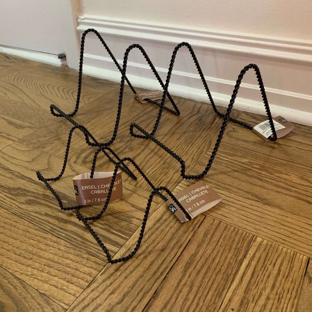 4 Easel Stands